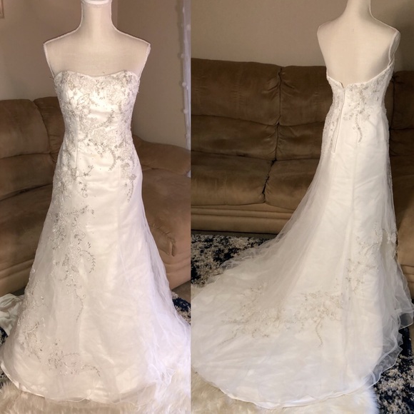 Oleg Cassini Dresses & Skirts - OLEG CASSINI Ivory CES409 Wedding Dress